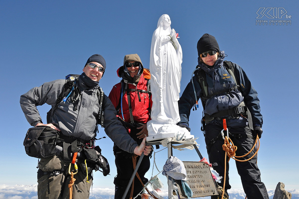Gran Paradiso - Summit Finally I am together with Micheline and Isabelle on the summit of the Gran Paradiso (4096m) at the Madonna statue. It required an incredibe amount of effort, but the view on the summit is unbelievebly beautiful. Stefan Cruysberghs